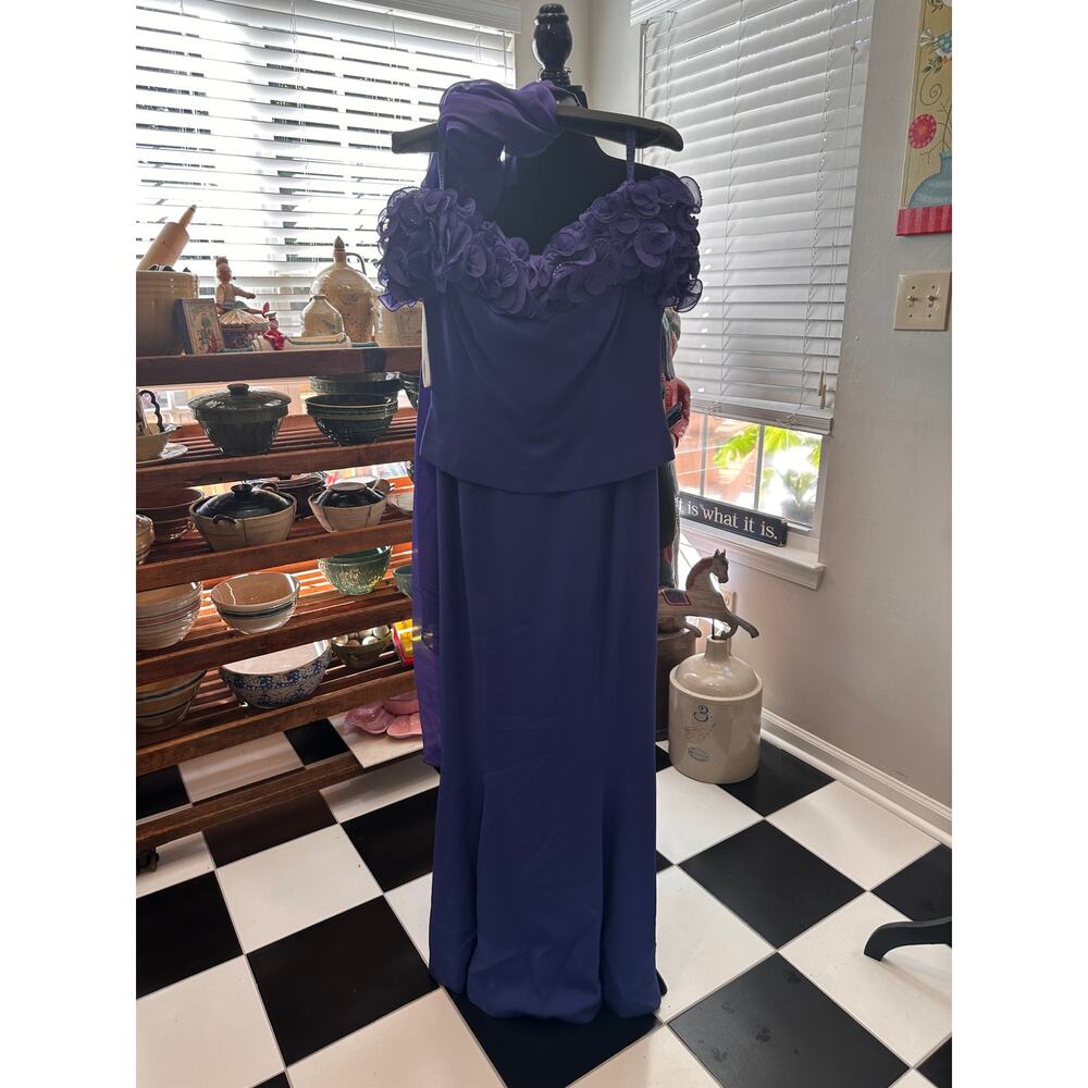 DAYMOR COUTURE —SAMPLE—-DRESS!!!! SIZE 6 - Picture 2 of 6